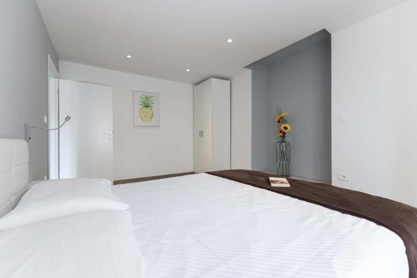 Villa Viscum In Central Istria For 8 Persons With Large Garden - Pet Friendly Pazin Kültér fotó