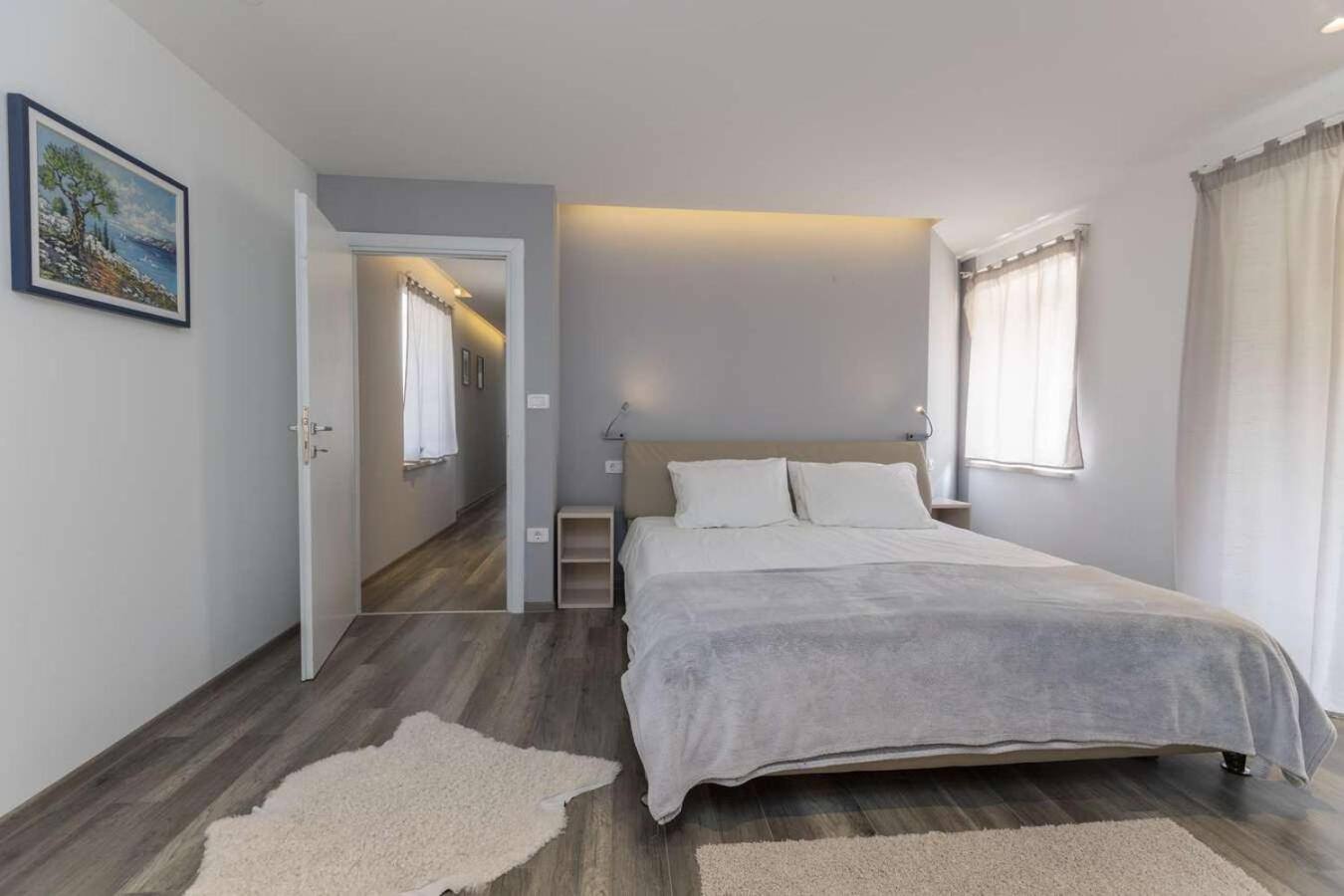 Villa Viscum In Central Istria For 8 Persons With Large Garden - Pet Friendly Pazin Kültér fotó