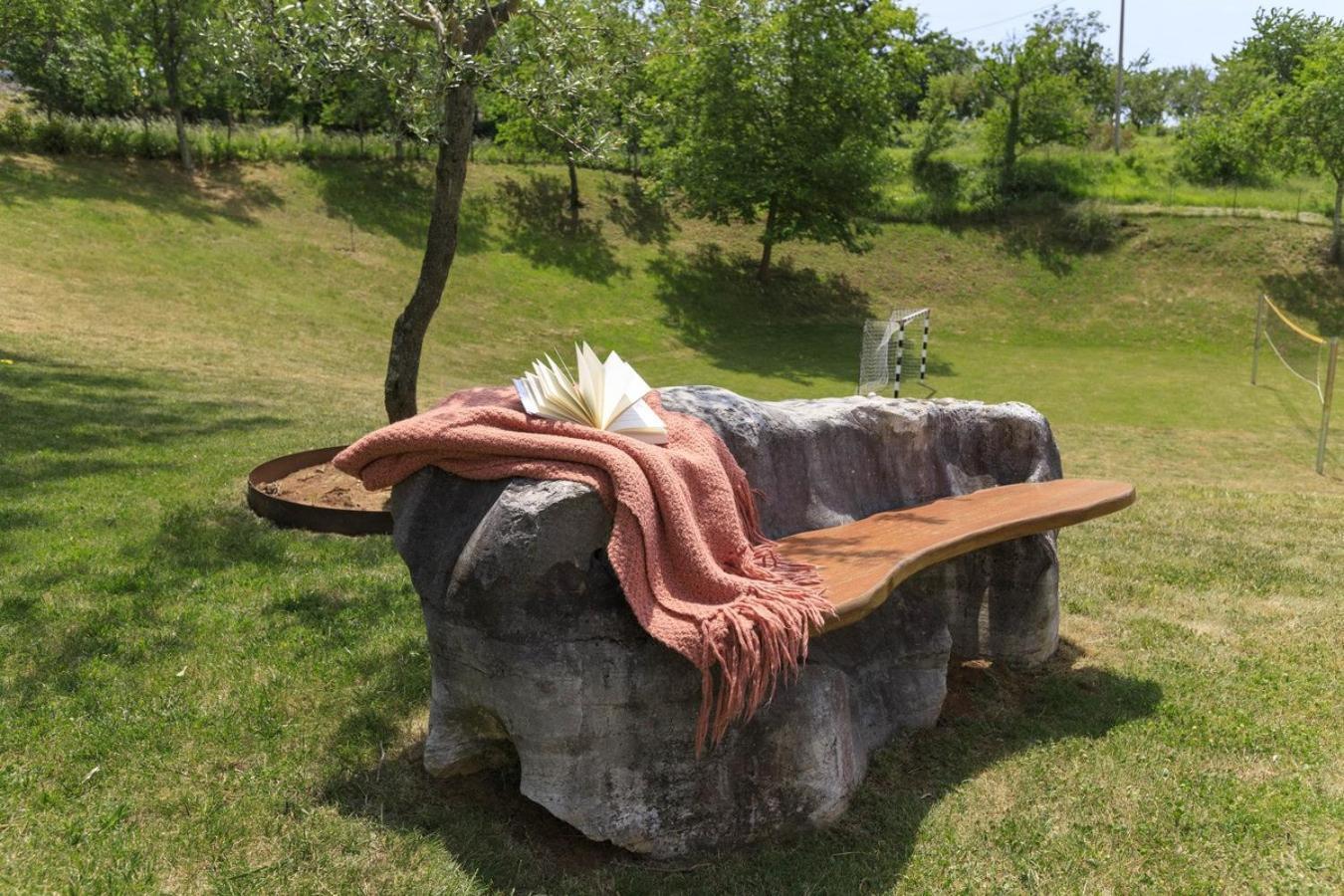 Villa Viscum In Central Istria For 8 Persons With Large Garden - Pet Friendly Pazin Kültér fotó