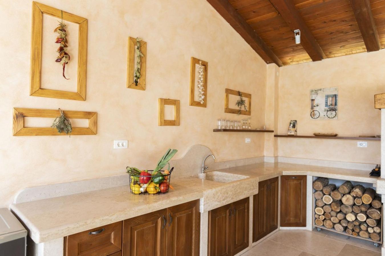 Villa Viscum In Central Istria For 8 Persons With Large Garden - Pet Friendly Pazin Kültér fotó