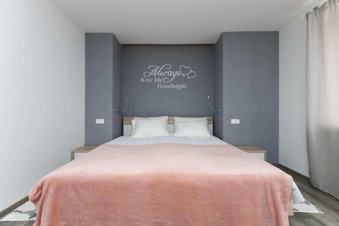 Villa Viscum In Central Istria For 8 Persons With Large Garden - Pet Friendly Pazin Kültér fotó