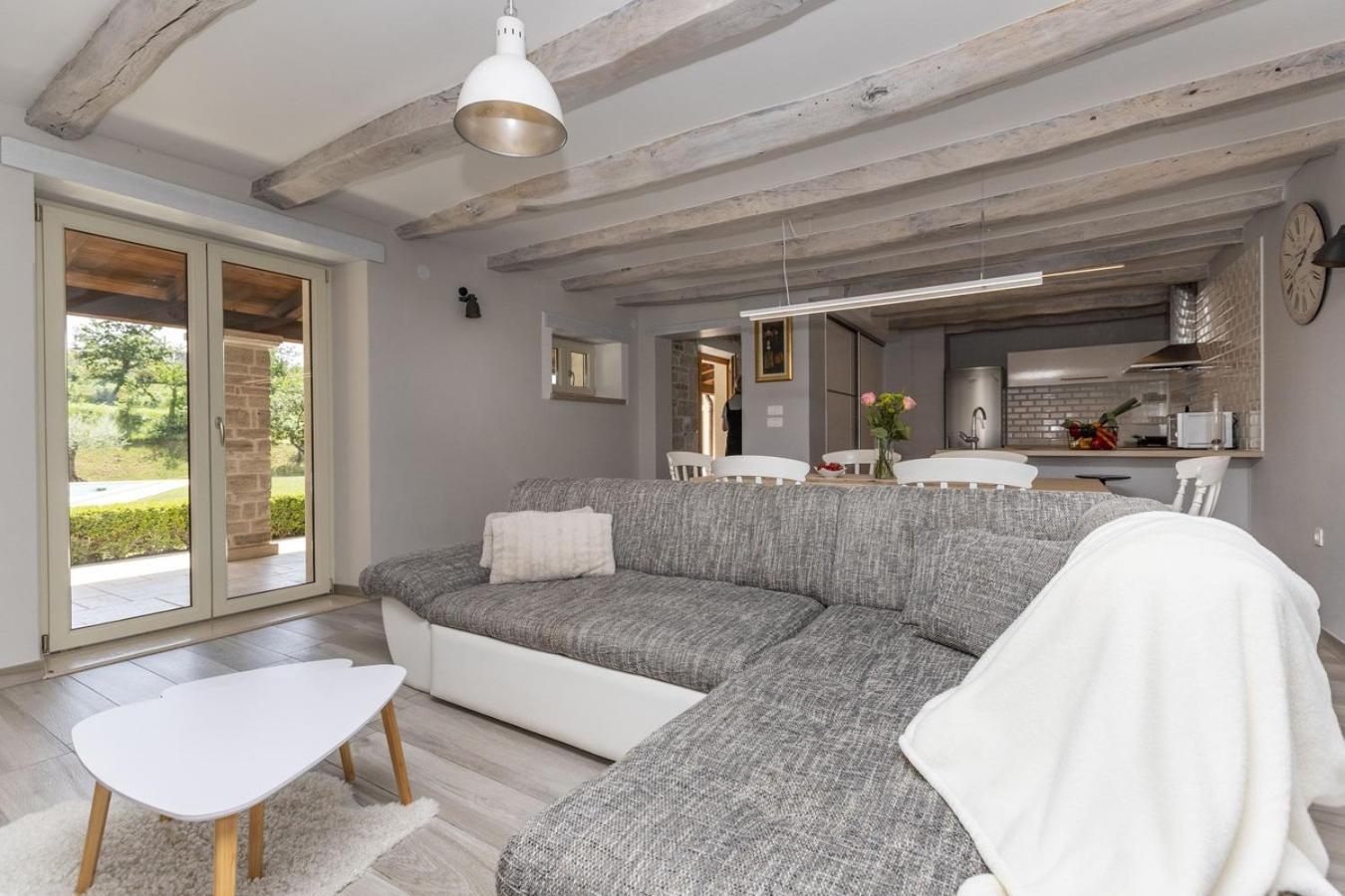 Villa Viscum In Central Istria For 8 Persons With Large Garden - Pet Friendly Pazin Kültér fotó