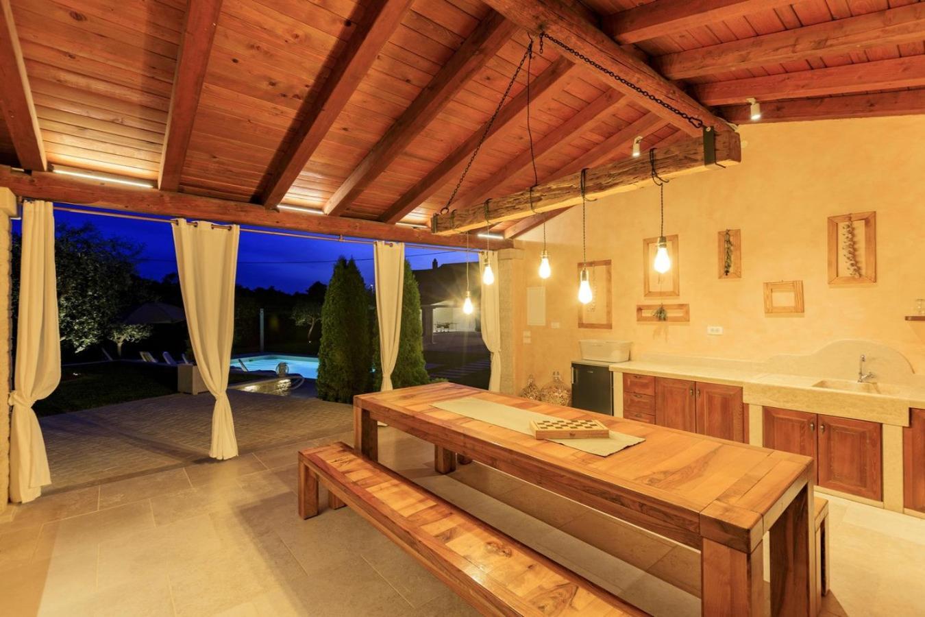 Villa Viscum In Central Istria For 8 Persons With Large Garden - Pet Friendly Pazin Kültér fotó
