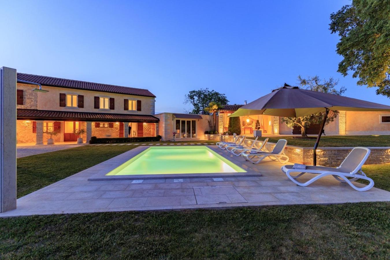 Villa Viscum In Central Istria For 8 Persons With Large Garden - Pet Friendly Pazin Kültér fotó