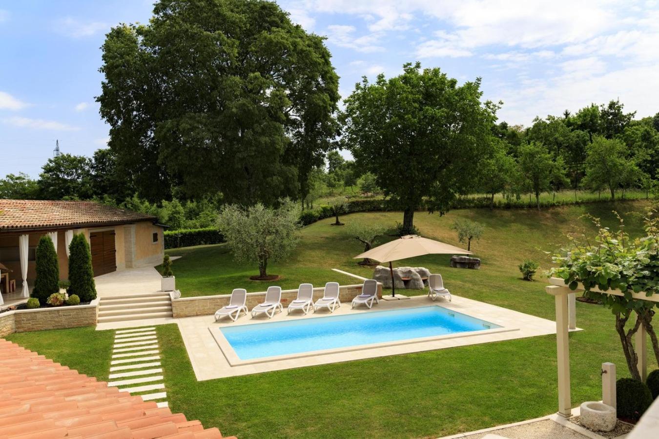Villa Viscum In Central Istria For 8 Persons With Large Garden - Pet Friendly Pazin Kültér fotó